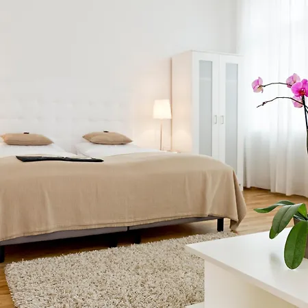 Burgblickhotel 호텔 베른카슈텔쿠에스